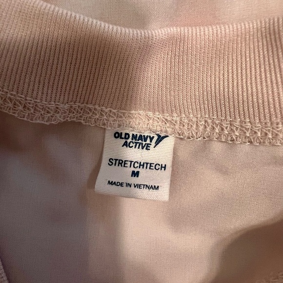 EUC Old Navy Loose Short-Sleeve StretchTech Performance Cropped Top Size M - Picture 5 of 5